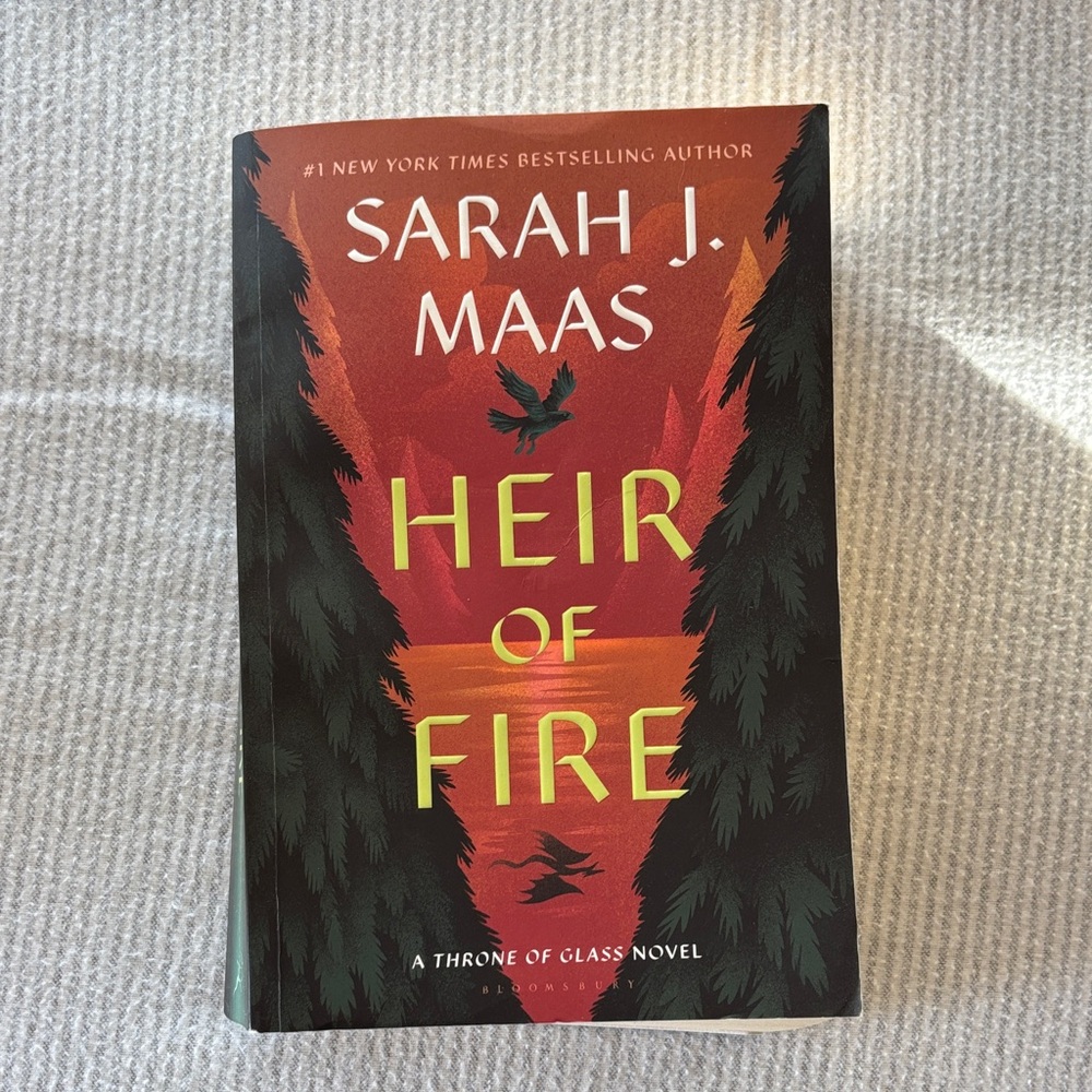 Heir of Fire by Sarah J. Maas - Red and Black Cover
